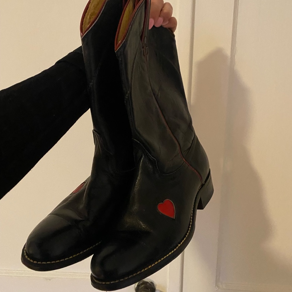 Black Heart Cowboy boots❤️